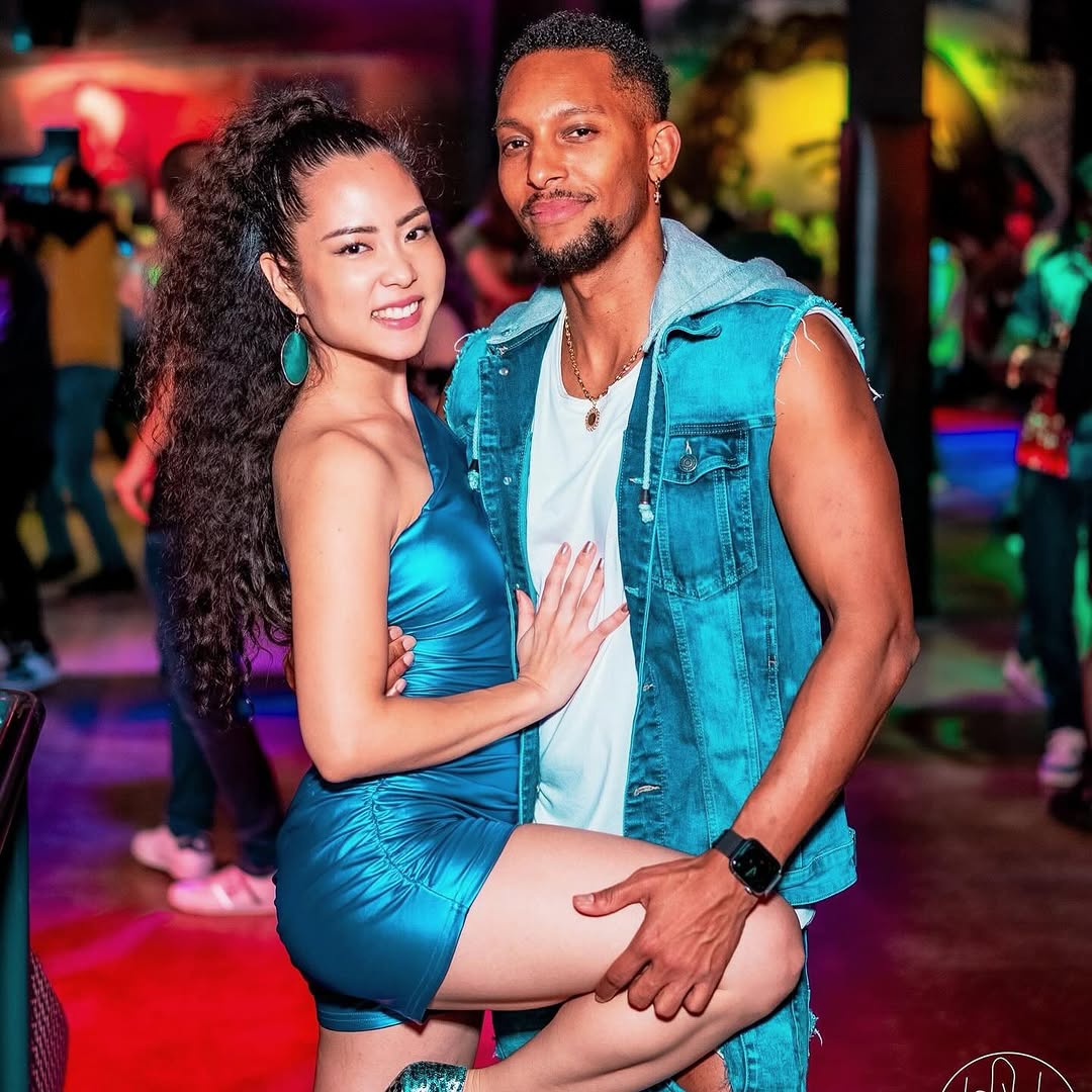 Urban Kiz dancers posing